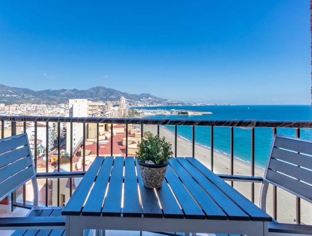 Fuengirola. Bonito Apartamento En Paseo Maritimo. Espectaculares Vistas Al Mar. Primera Linea المظهر الخارجي الصورة