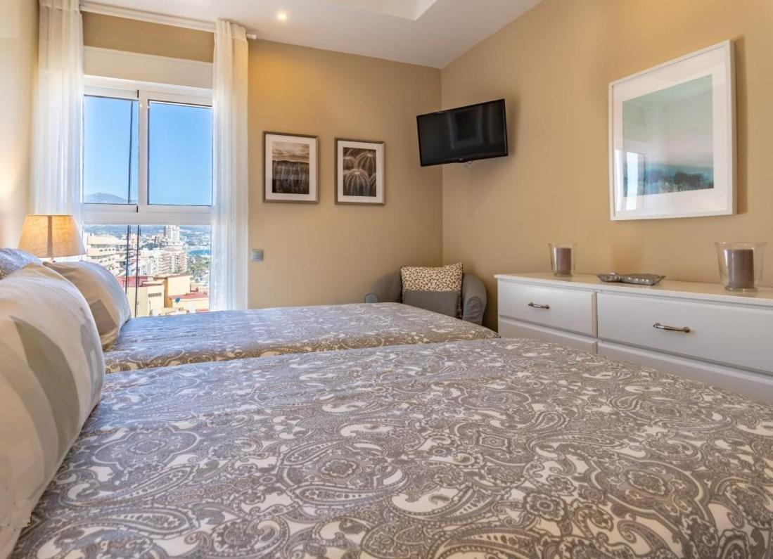 Fuengirola. Bonito Apartamento En Paseo Maritimo. Espectaculares Vistas Al Mar. Primera Linea المظهر الخارجي الصورة