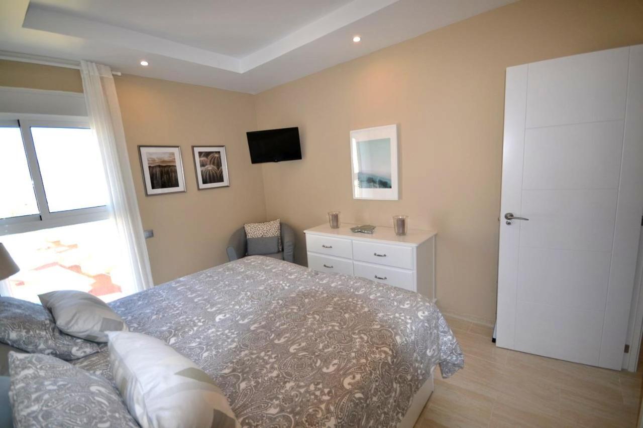 Fuengirola. Bonito Apartamento En Paseo Maritimo. Espectaculares Vistas Al Mar. Primera Linea المظهر الخارجي الصورة